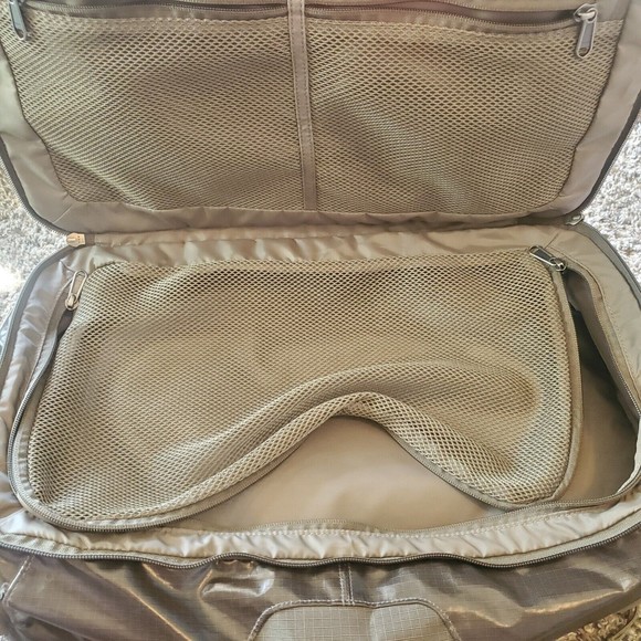 Patagonia Green Backpack Durable Water-Resistant Design - Picture 8 of 16